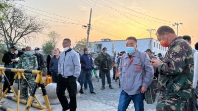 不敢“退休”的农民工