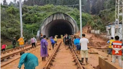 D2809次列车殉职司机名叫杨勇 路线已抢通