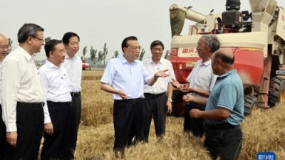 李克强在河北考察时强调 扛稳保障粮食和能源安全责任 为稳经济大盘稳物价提供坚实支撑