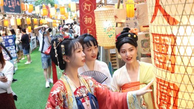 中秋佳节将至   氛围浓  节日民俗趣味多
