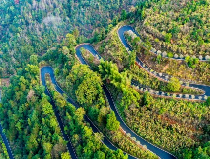 发夹公路”美景如画