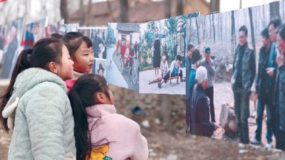 河南虞城县：小村办起了摄影展