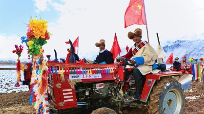 田间地头“追春”忙 开启高原丰收“犁”