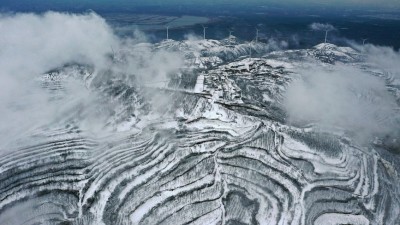 中条山雪后梯田景如画