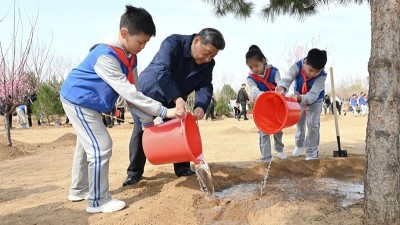 总书记深情寄望“小树苗”