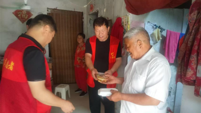 金桥街道香君社区社区送餐上门 助享幸福“食”光