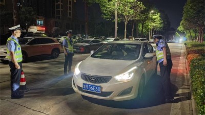 商丘交警严查酒驾 助力高考保畅通