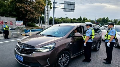 商丘交警中考期间开展四类重点车辆违法整治行动