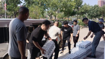 虞城籍大学生打工回馈家乡 捐赠助力"爱心冰柜"暖人心
