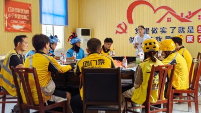 河南宝丰：高温下的清凉守护