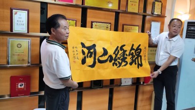 墨香传大爱 雷锋精神照人心——记全国学雷锋先进个人曾昭才