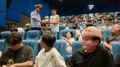 河南虞城：交警创新宣传模式 影院趣味宣讲筑牢青年交通安全防线