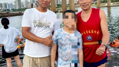江面上的生死时速：湘江义务救援队再演惊险营救