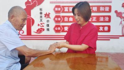 金秋玫瑰别样红   ——记河南省桐柏县黄岗镇民政所所长冯菊