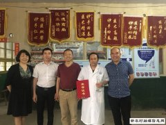 小小诊室献大爱