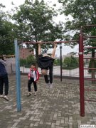新时代 新气象 ——男女老少健身忙