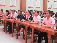虞城县青少年学生校外活动中心举办“盛世华诞70周年 向祖国献礼