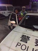 虞城交警夜送盲者回家