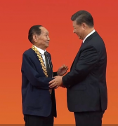 以国家的名义，向英雄致敬！