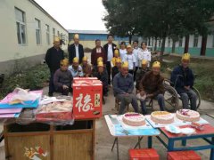 九九重阳节，麦香城蛋糕房给敬老院送温暖活动。