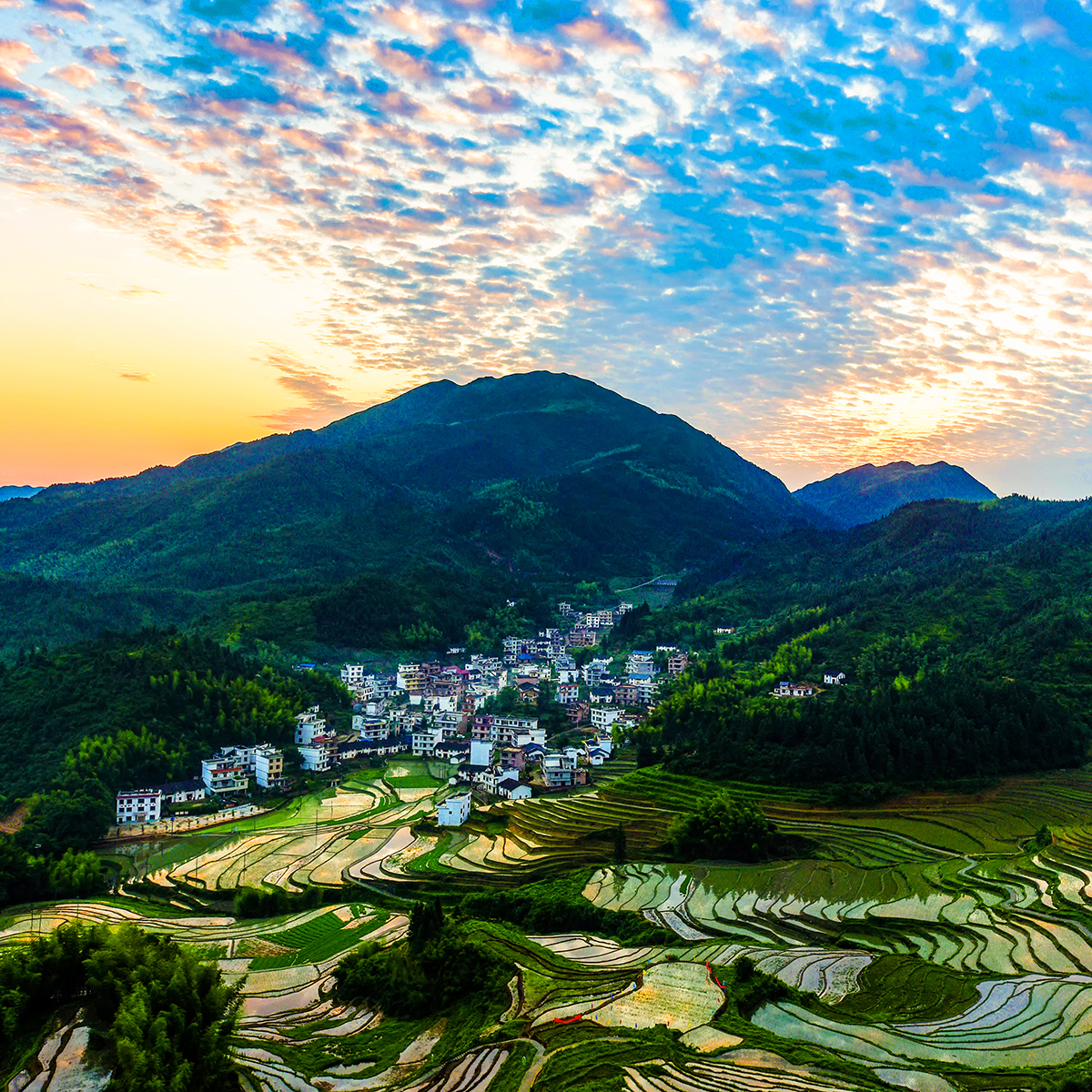 征文   《秀美山村》