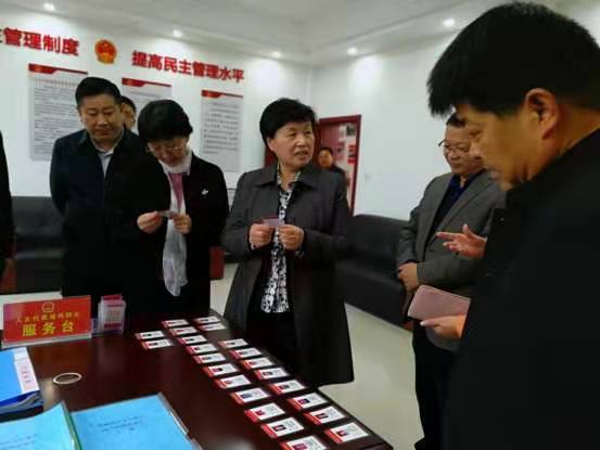 河南新野：深入社区搞调研