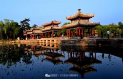 避暑山庄文化大使蒙曼为游客讲解受到热烈欢迎